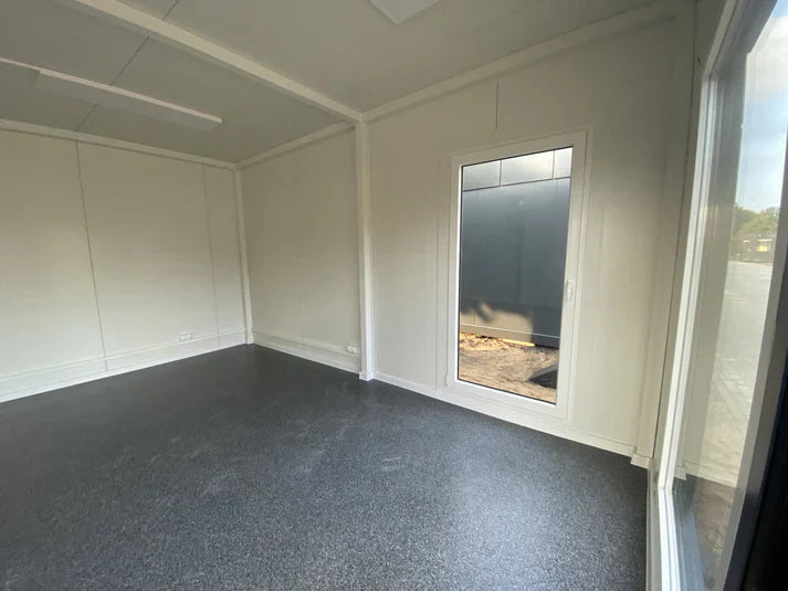 Contenedor de oficina tipo London 6,00 x 4,70 m