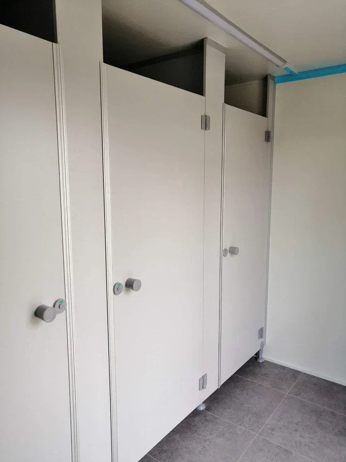 Remolque WC con doble WC 6x2,40 metros.
