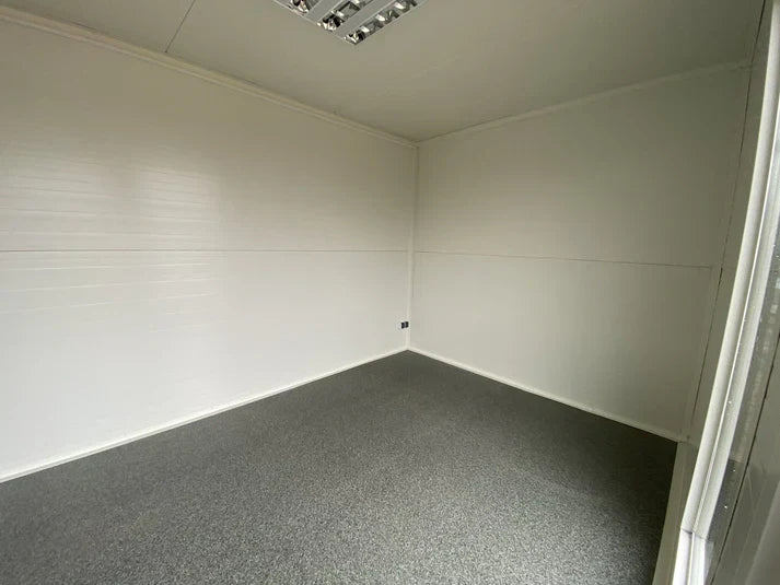 Contenedor de oficina 6x2,83 metros con 2 ventanas