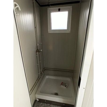 Sanitario SDU con WC, ducha, lavabo y urinario